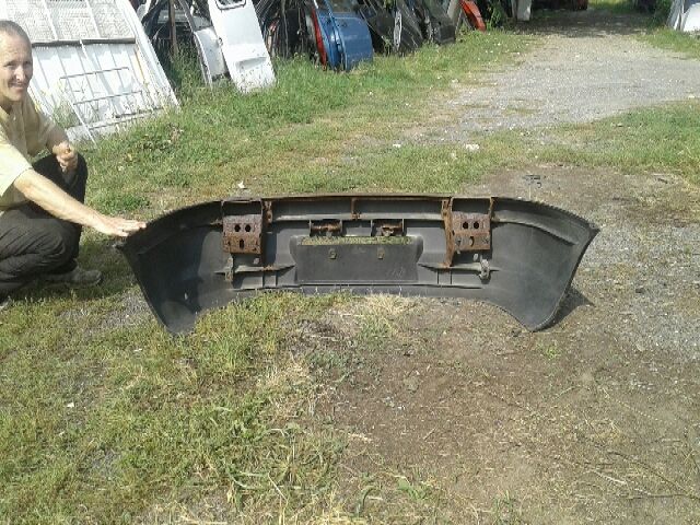 bontott MAZDA 323 Hátsó Lökhárító (Üresen)