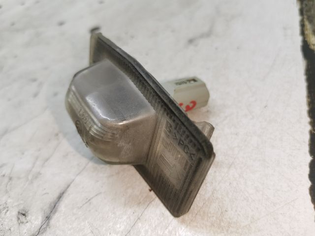 bontott MAZDA 323 Hátsó Rendszámtábla Világítás