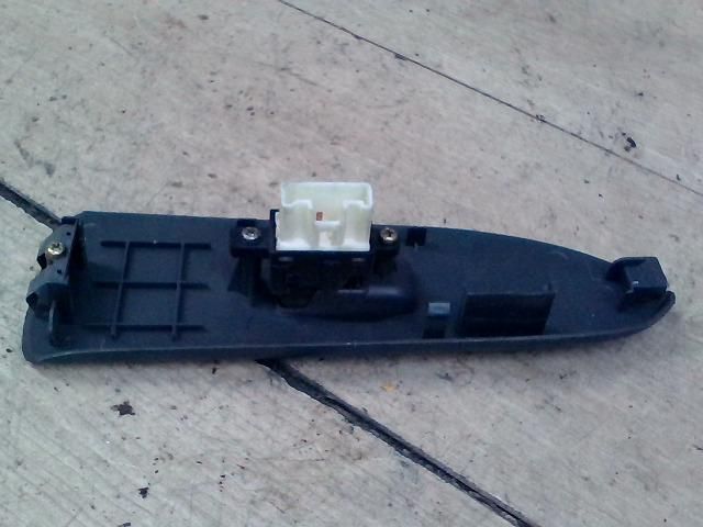bontott MAZDA 323 Jobb első Ablakemelő Kapcsoló