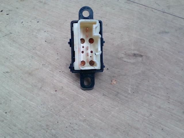 bontott MAZDA 323 Jobb első Ablakemelő Kapcsoló