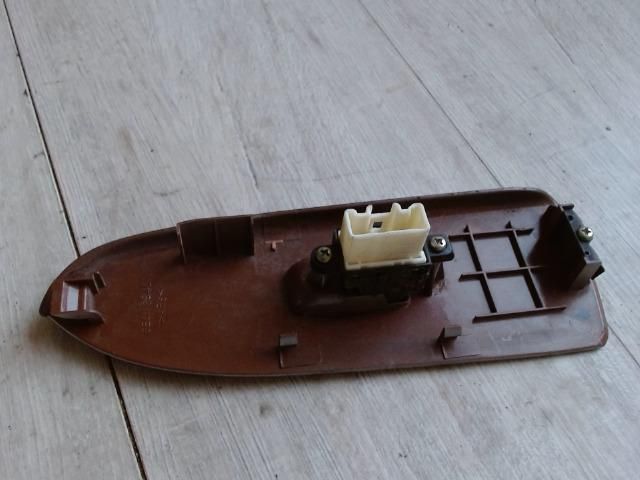 bontott MAZDA 323 Jobb első Ablakemelő Kapcsoló