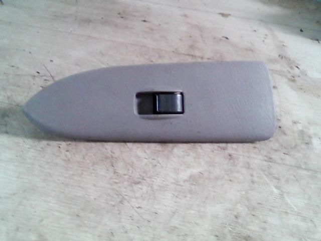 bontott MAZDA 323 Jobb első Ablakemelő Kapcsoló