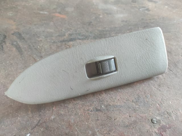 bontott MAZDA 323 Jobb első Ablakemelő Kapcsoló