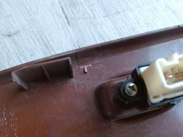 bontott MAZDA 323 Jobb első Ablakemelő Kapcsoló