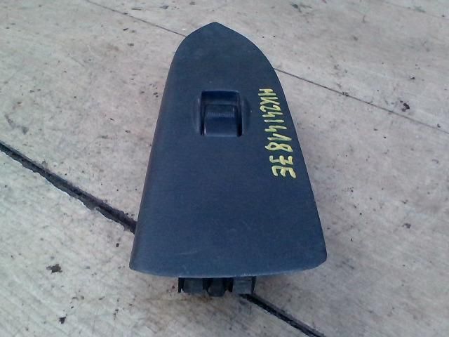 bontott MAZDA 323 Jobb első Ablakemelő Kapcsoló