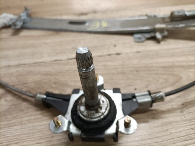 bontott MAZDA 323 Jobb első Ablakemelő Szerkezet (Mechanikus)