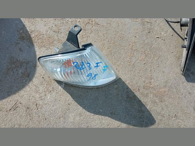 bontott MAZDA 323 Jobb első Irányjelző