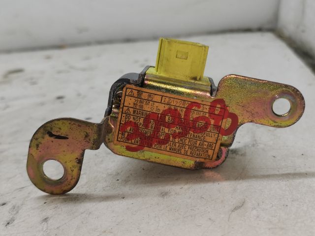 bontott MAZDA 323 Jobb első Oldal Ütközés Érzékelő