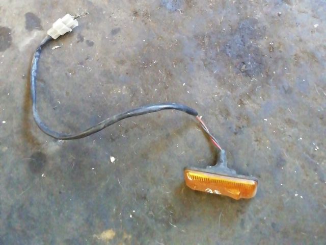 bontott MAZDA 323 Jobb első Sárvédő Irányjelző