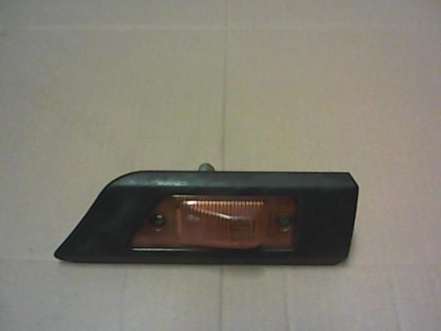 bontott MAZDA 323 Jobb első Sárvédő Irányjelző