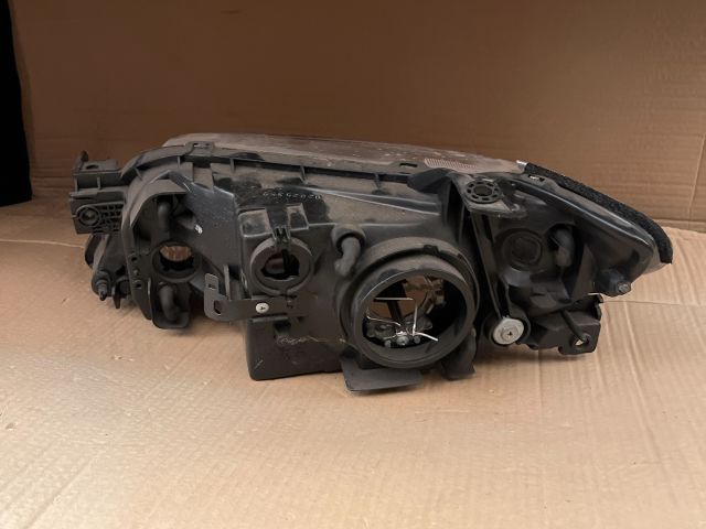 bontott MAZDA 323 Jobb Fényszóró