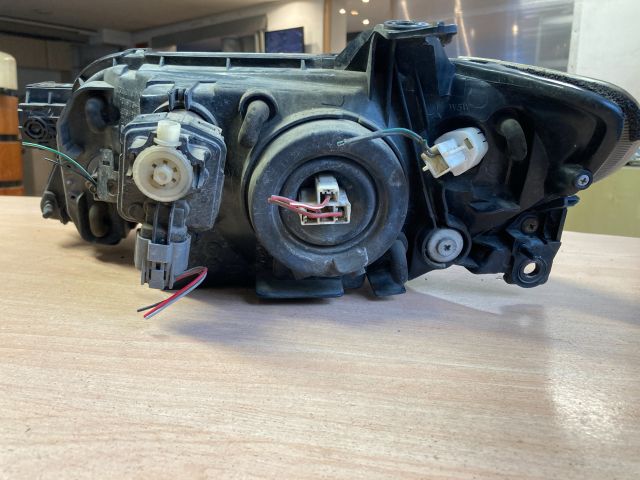 bontott MAZDA 323 Jobb Fényszóró