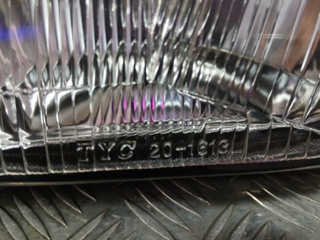 bontott MAZDA 323 Jobb Fényszóró