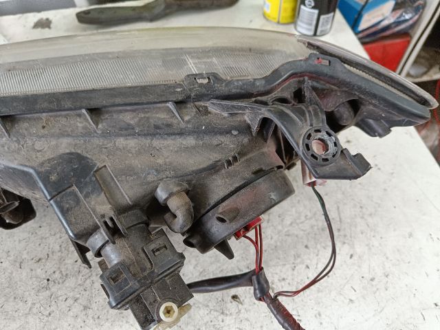 bontott MAZDA 323 Jobb Fényszóró