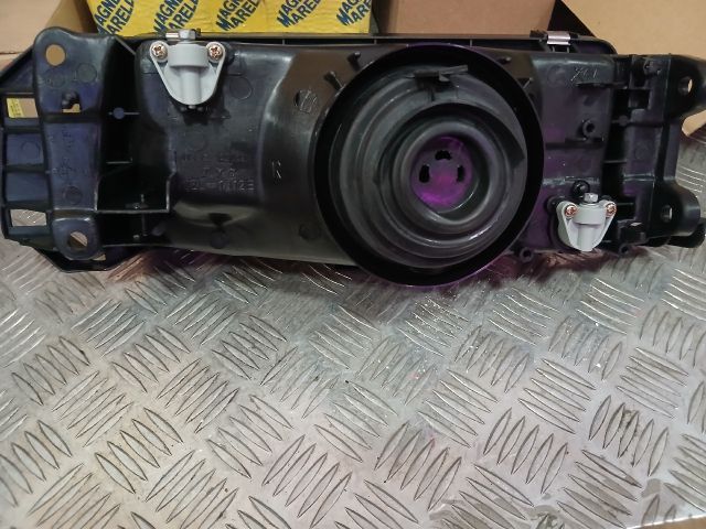 bontott MAZDA 323 Jobb Fényszóró