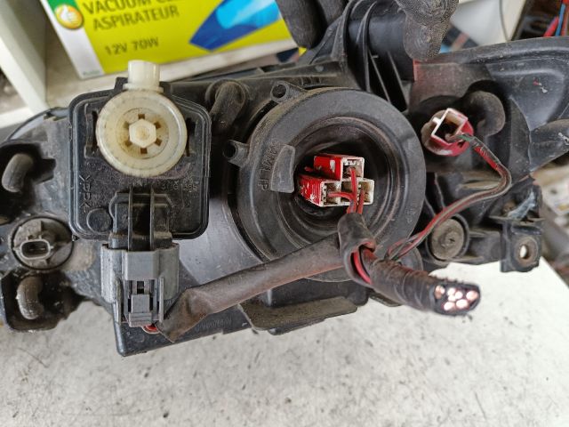 bontott MAZDA 323 Jobb Fényszóró