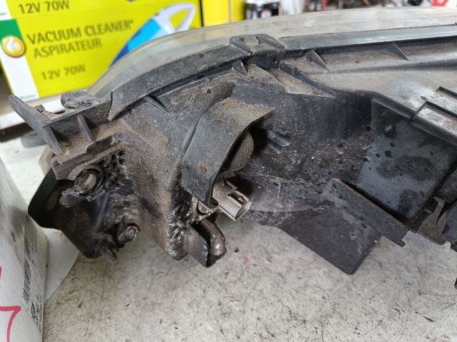 bontott MAZDA 323 Jobb Fényszóró