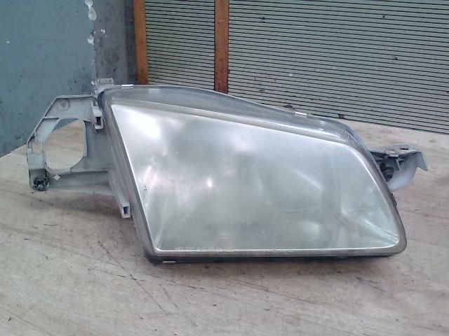 bontott MAZDA 323 Jobb Fényszóró