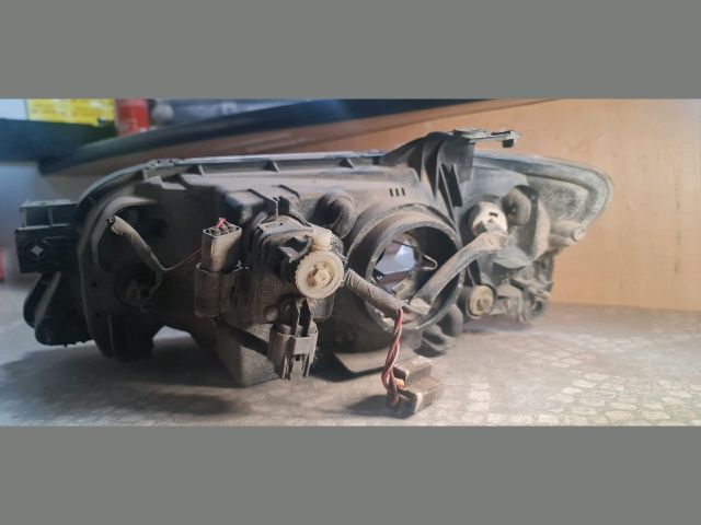 bontott MAZDA 323 Jobb Fényszóró