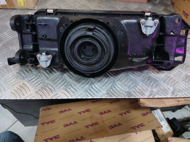 bontott MAZDA 323 Jobb Fényszóró