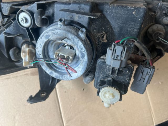 bontott MAZDA 323 Jobb Fényszóró