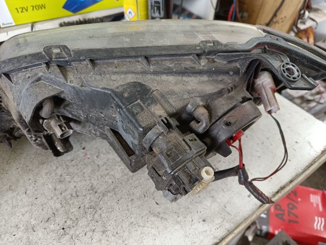 bontott MAZDA 323 Jobb Fényszóró