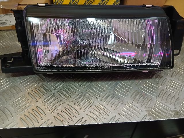 bontott MAZDA 323 Jobb Fényszóró