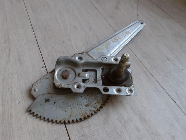 bontott MAZDA 323 Jobb hátsó Ablakemelő Szerkezet (Mechanikus)