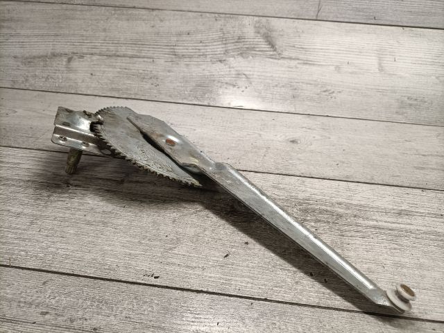 bontott MAZDA 323 Jobb hátsó Ablakemelő Szerkezet (Mechanikus)