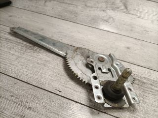 bontott MAZDA 323 Jobb hátsó Ablakemelő Szerkezet (Mechanikus)