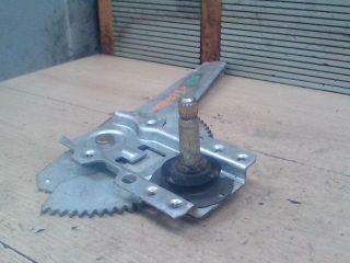 bontott MAZDA 323 Jobb hátsó Ablakemelő Szerkezet (Mechanikus)