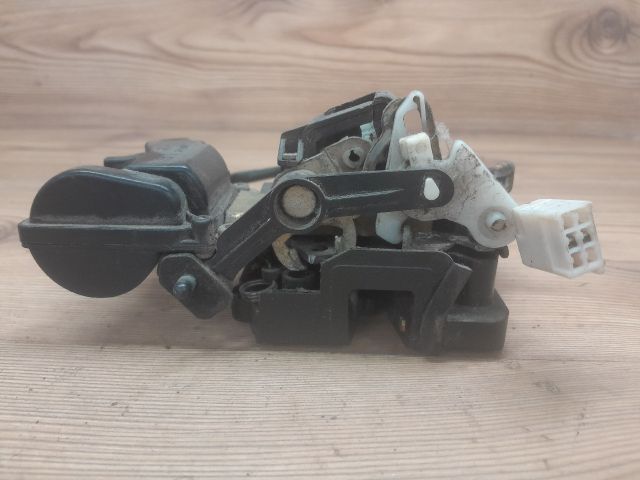 bontott MAZDA 323 Jobb hátsó Ajtózár