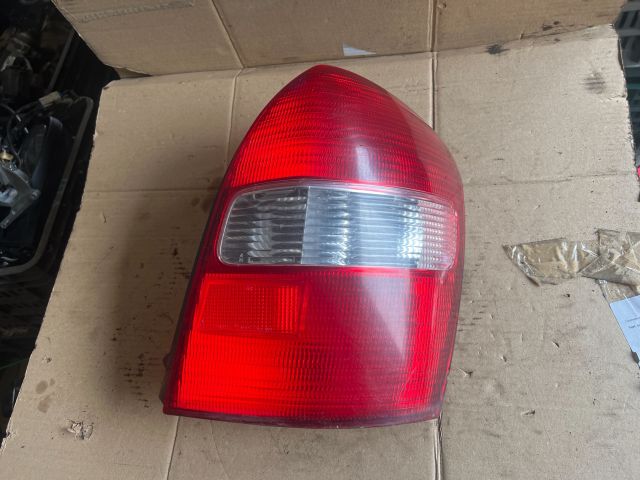 bontott MAZDA 323 Jobb Hátsó Lámpa
