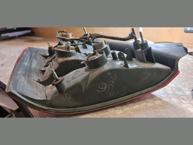 bontott MAZDA 323 Jobb Hátsó Lámpa