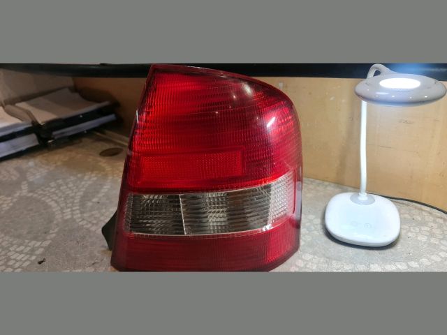 bontott MAZDA 323 Jobb Hátsó Lámpa