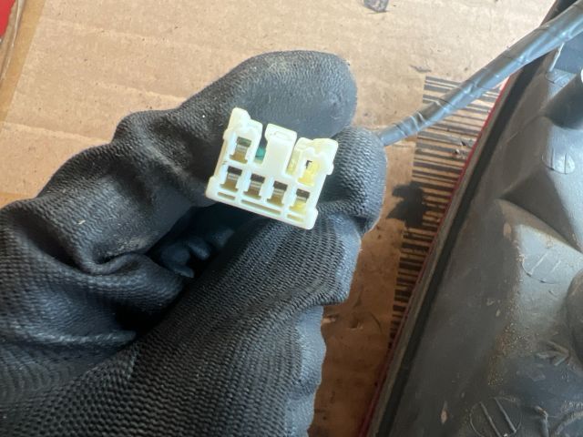 bontott MAZDA 323 Jobb Hátsó Lámpa