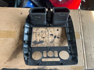 bontott MAZDA 323 Középkonzol Keret