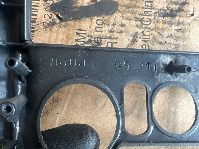 bontott MAZDA 323 Középkonzol Keret