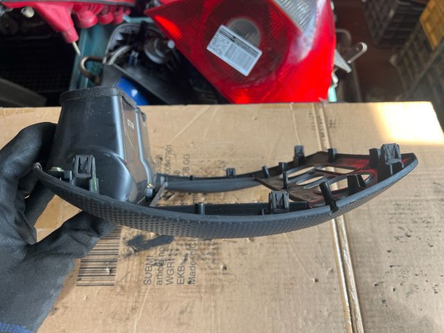 bontott MAZDA 323 Középkonzol Keret