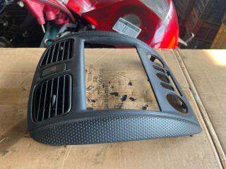 bontott MAZDA 323 Középkonzol Keret