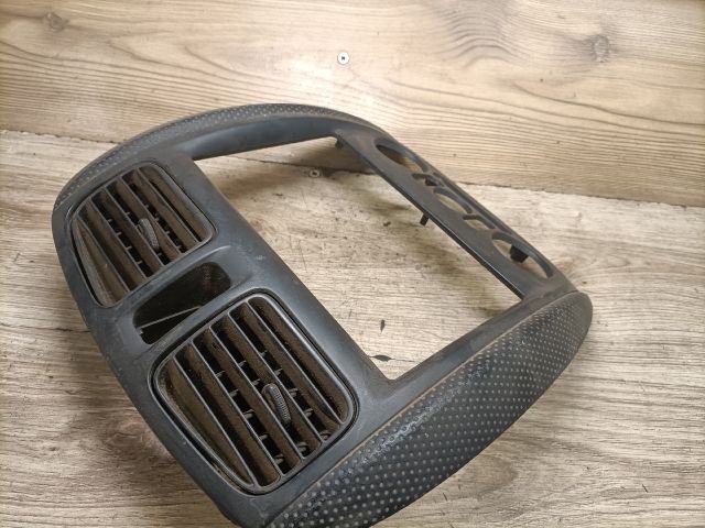 bontott MAZDA 323 Középkonzol Keret