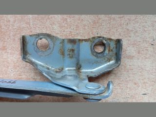 bontott MAZDA 323 Motorháztető Jobb Zsanér