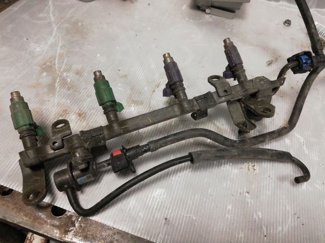 bontott MAZDA 323 Porlasztó Sor / Híd