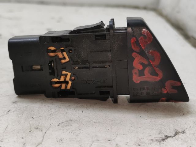 bontott MAZDA 323 Vészvillogó Kapcsoló