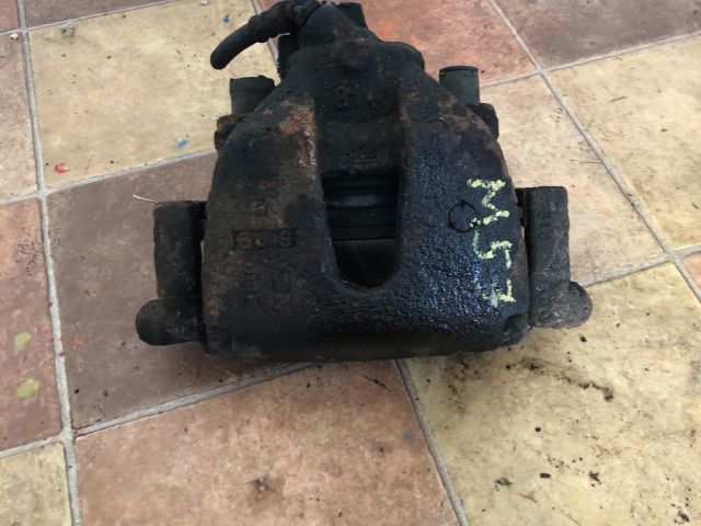 bontott MAZDA 5 Jobb első Féknyereg Munkahengerrel