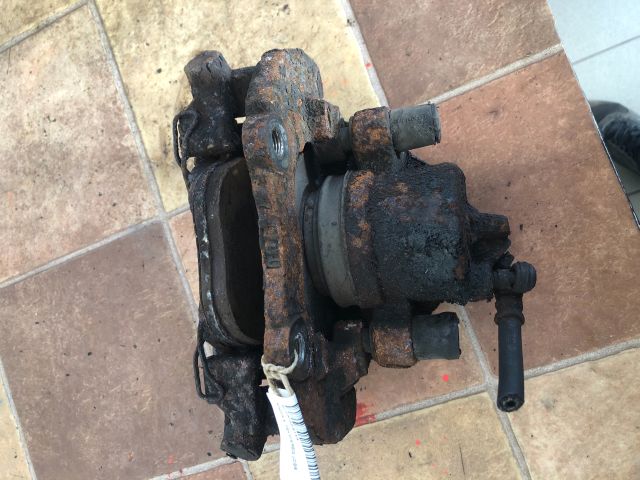 bontott MAZDA 5 Jobb első Féknyereg Munkahengerrel