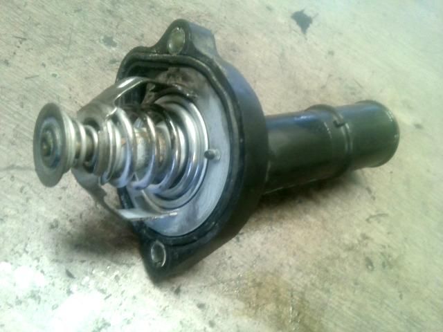 bontott MAZDA 5 Termosztátház