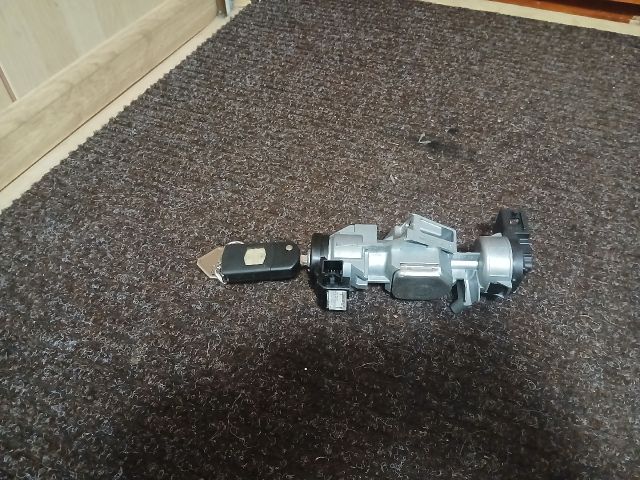 bontott MAZDA 5 Gyújtáskapcsoló Házzal