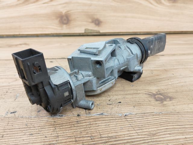 bontott MAZDA 5 Gyújtáskapcsoló Házzal