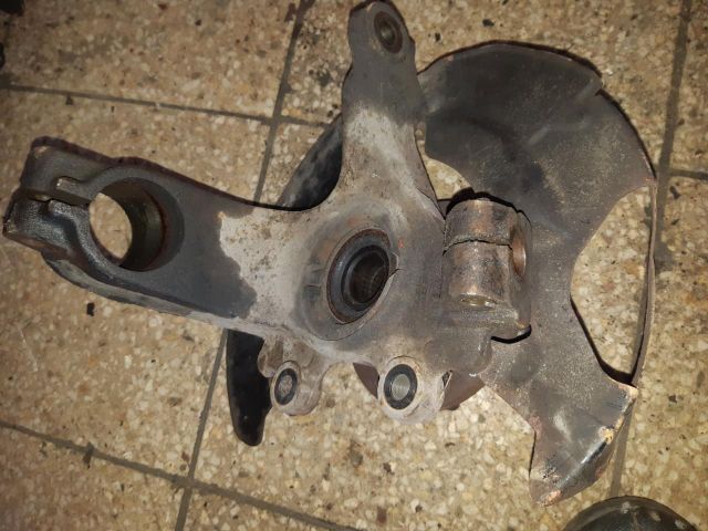 bontott MAZDA 5 Jobb első Csonkállvány Kerékaggyal